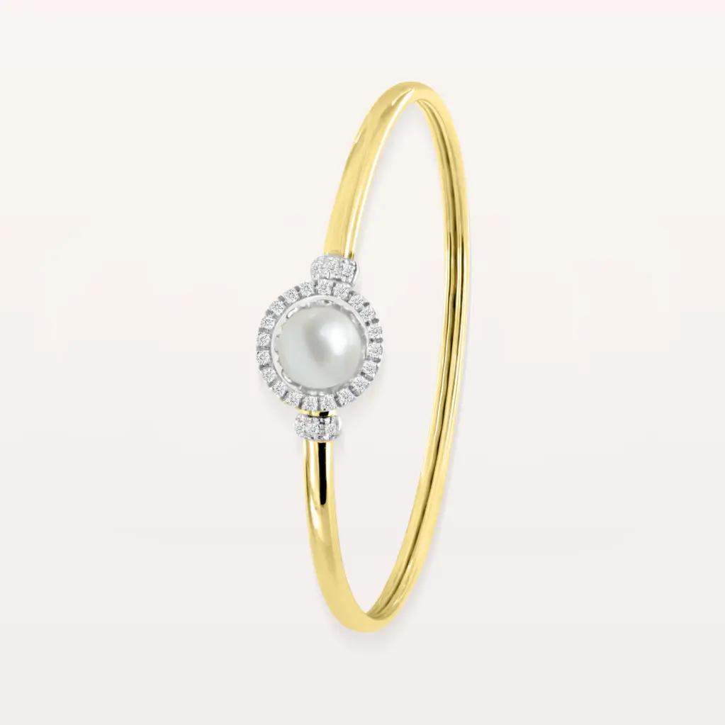 Bracelet jonc en or serti d’une perle centrale entourée de diamants